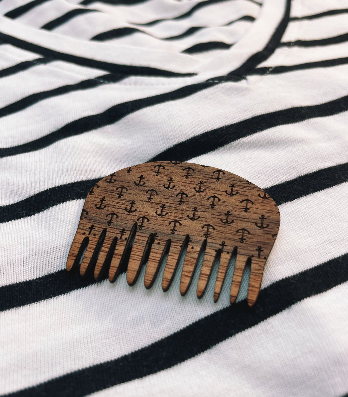 Peigne Le Breton – Mini peigne en bois de noyer américain | Personnalisable